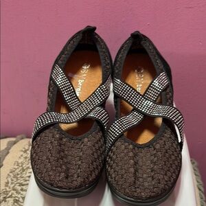 Brown Women's Shoes with Black Accents